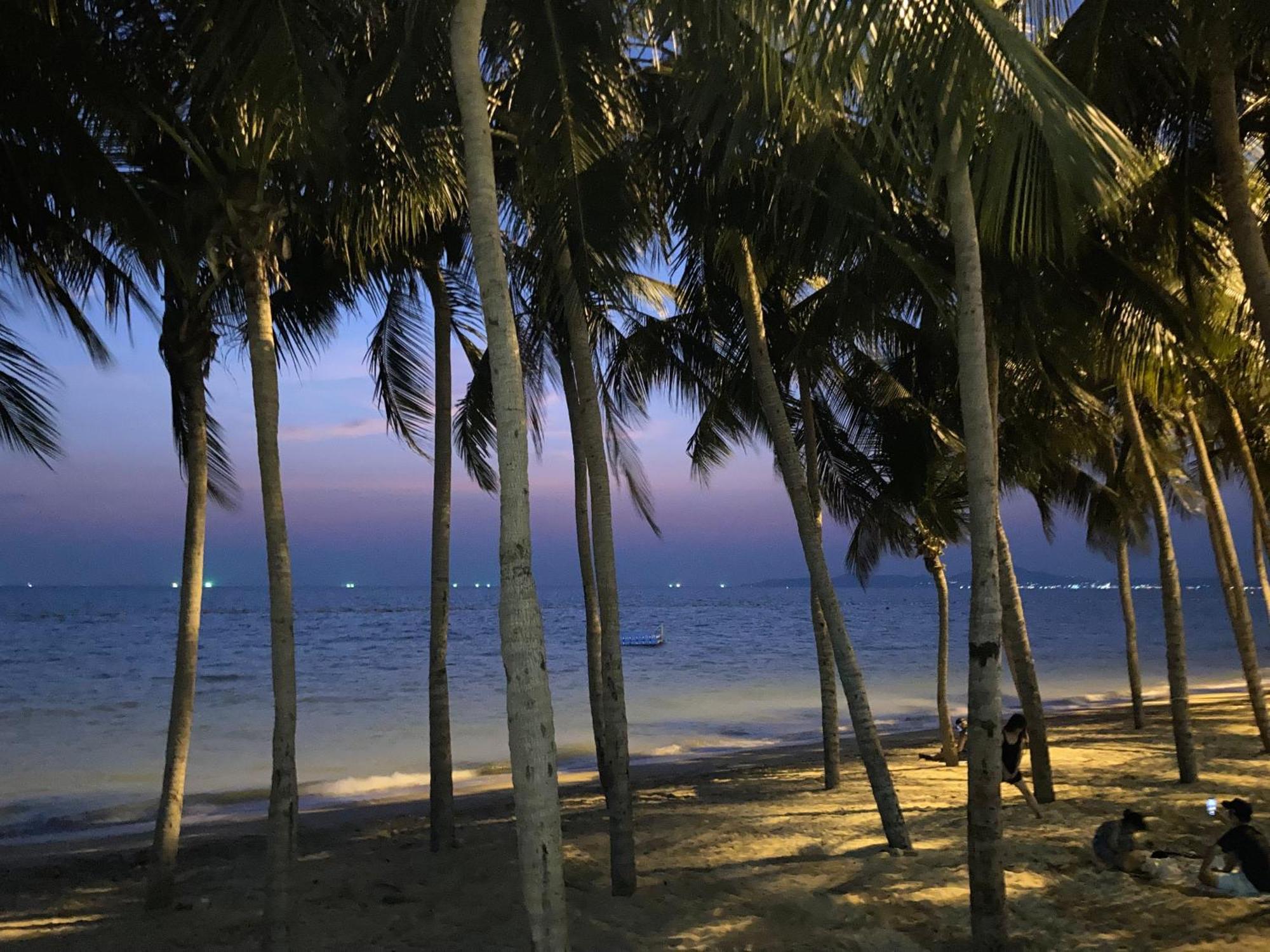 Max'S Beach House Otel Pattaya Dış mekan fotoğraf